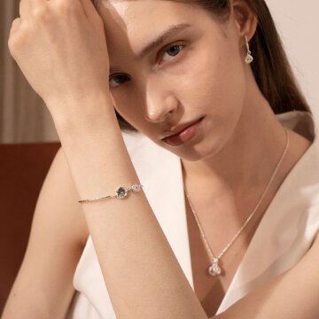 제이누이 리버스톤 이니셜 팔찌