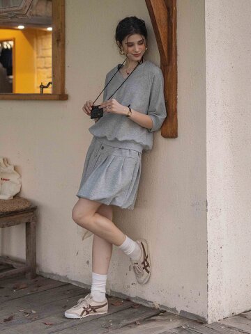 DA_V-neck sweatshirt and skirt set_GRAY