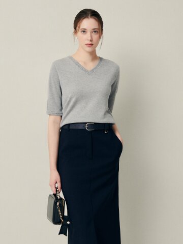 스캘럽 브이넥 풀오버 니트 