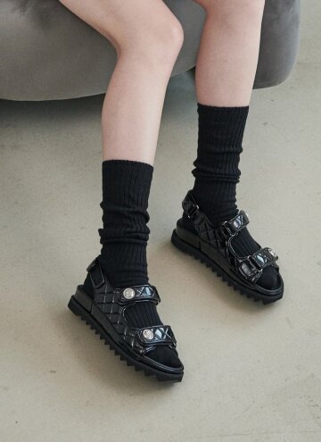 EO1001 Enamel velcro sandals_black