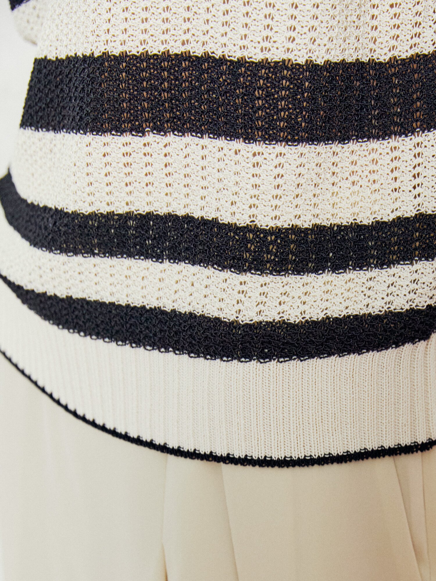 클레어 오픈넥 카라 니트 (STRIPE IVORY)