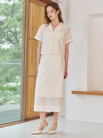 노치드 카라 크롭 블라우스 셋업 - 크림 / Notched Collar Crop Blouse Set Up - Cream



