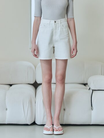 화이트 데님 숏팬츠 / 화이트
