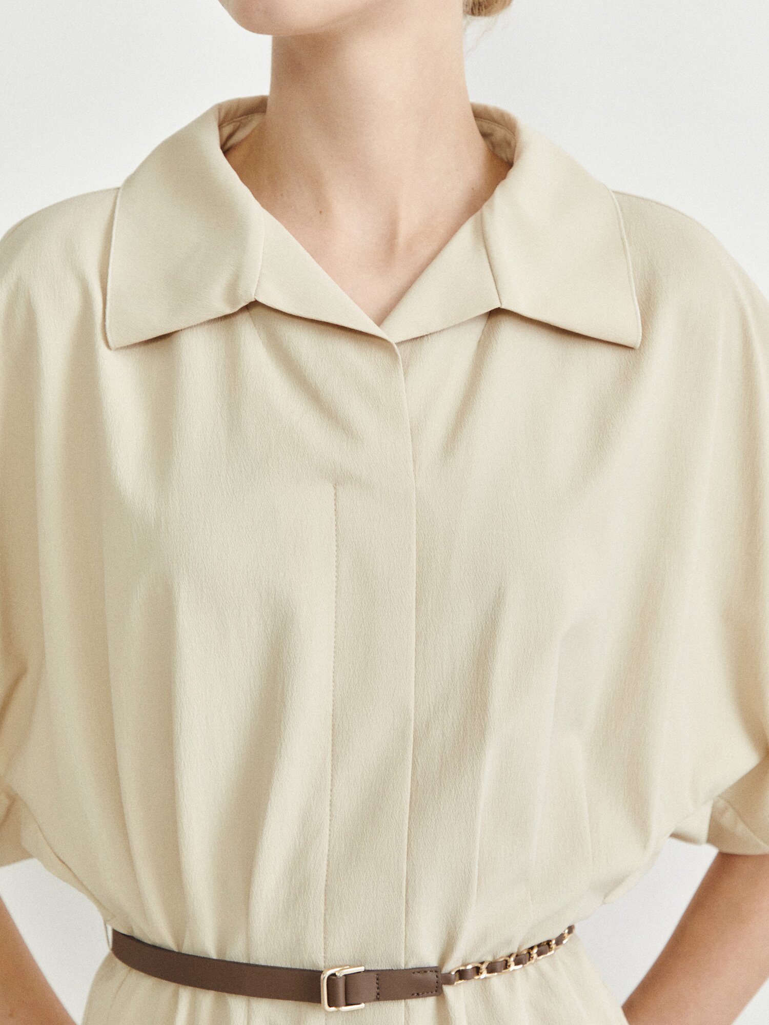 턱 디테일 H라인 원피스 (BEIGE)