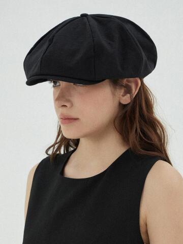 VA 커브드 로고 이지 핏 뉴스보이 캡 블랙