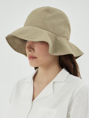 VA 커브드 로고 라운드 프릴 버킷햇 베이지