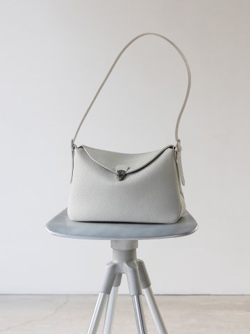 Flap hobo bag series ople leather small off-white  플랩 호보백 시리즈 오플레더 스몰 오프 화이트