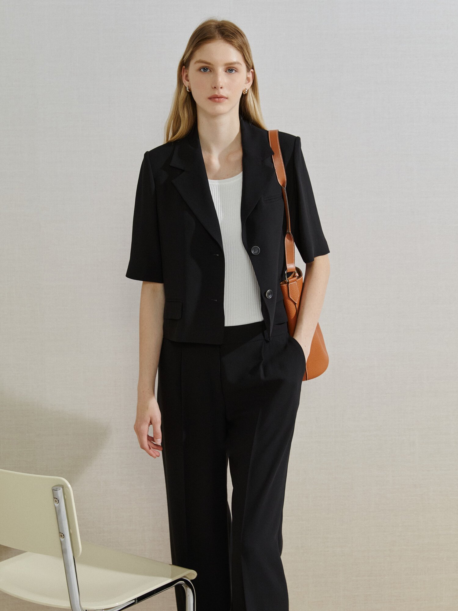 미니멀 백 밴딩 크롭 재킷 (BLACK)