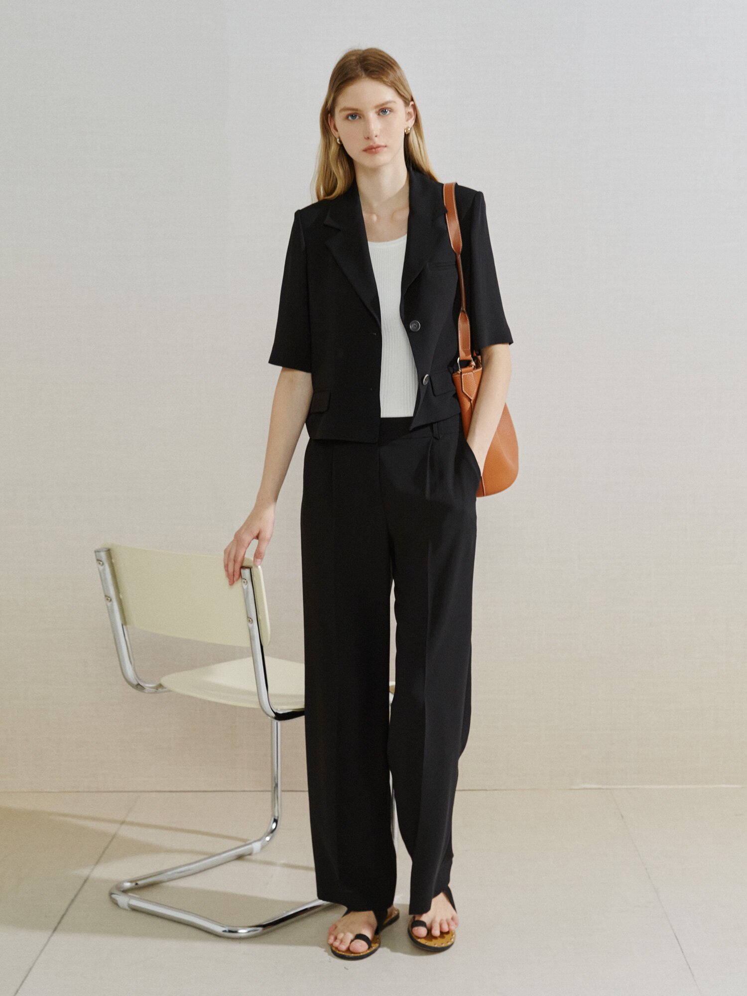 미니멀 백 밴딩 크롭 재킷 (BLACK)