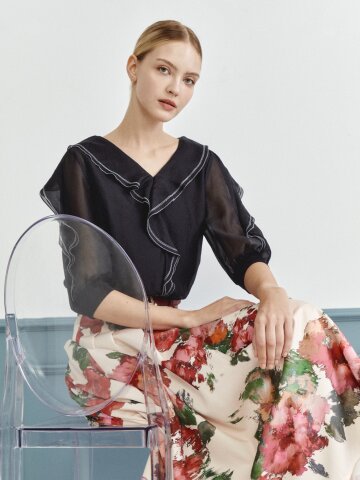 스티치 러플 브이넥 블라우스 