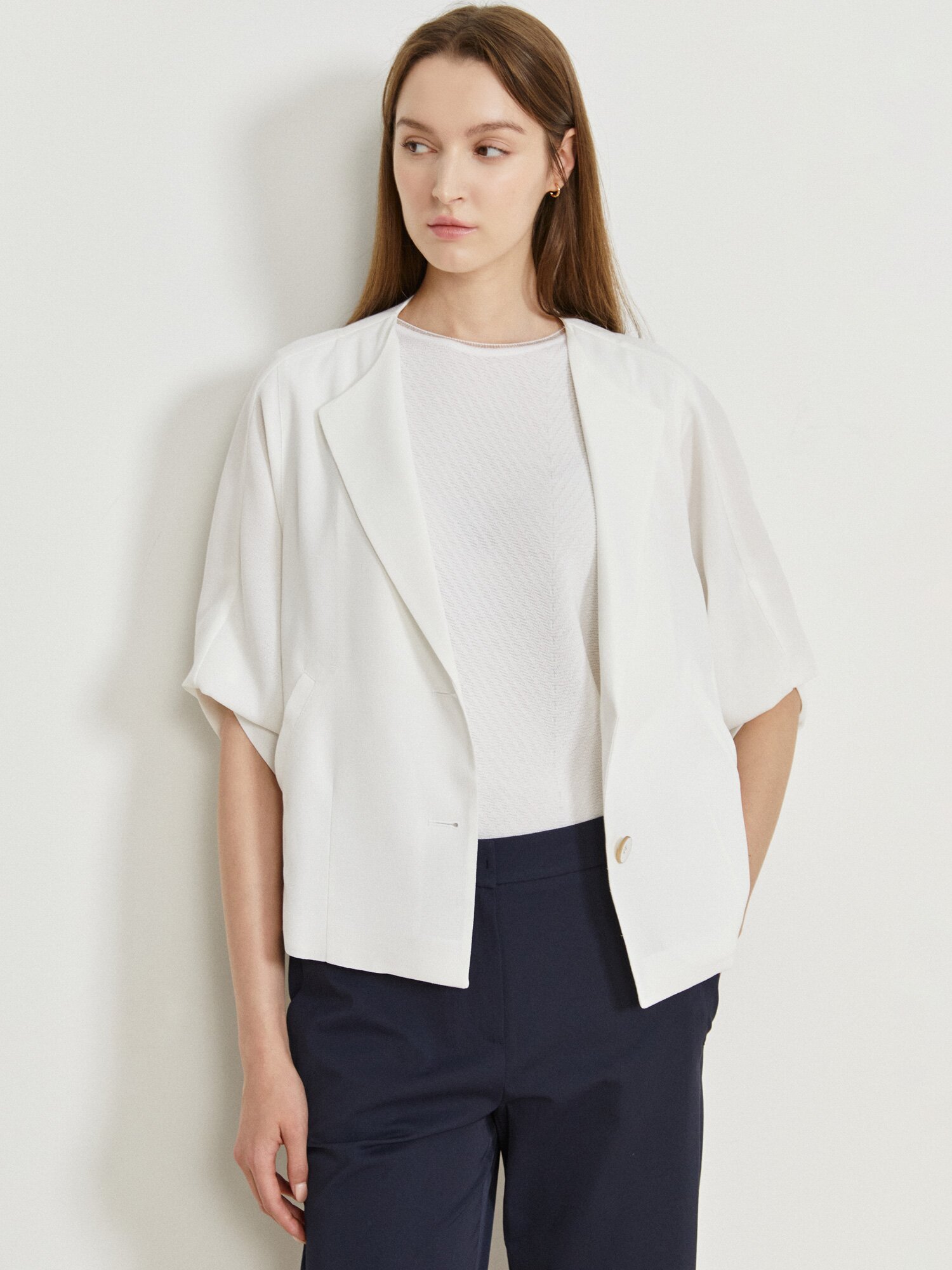 루즈핏 칼라리스 라펠 재킷 (WHITE)