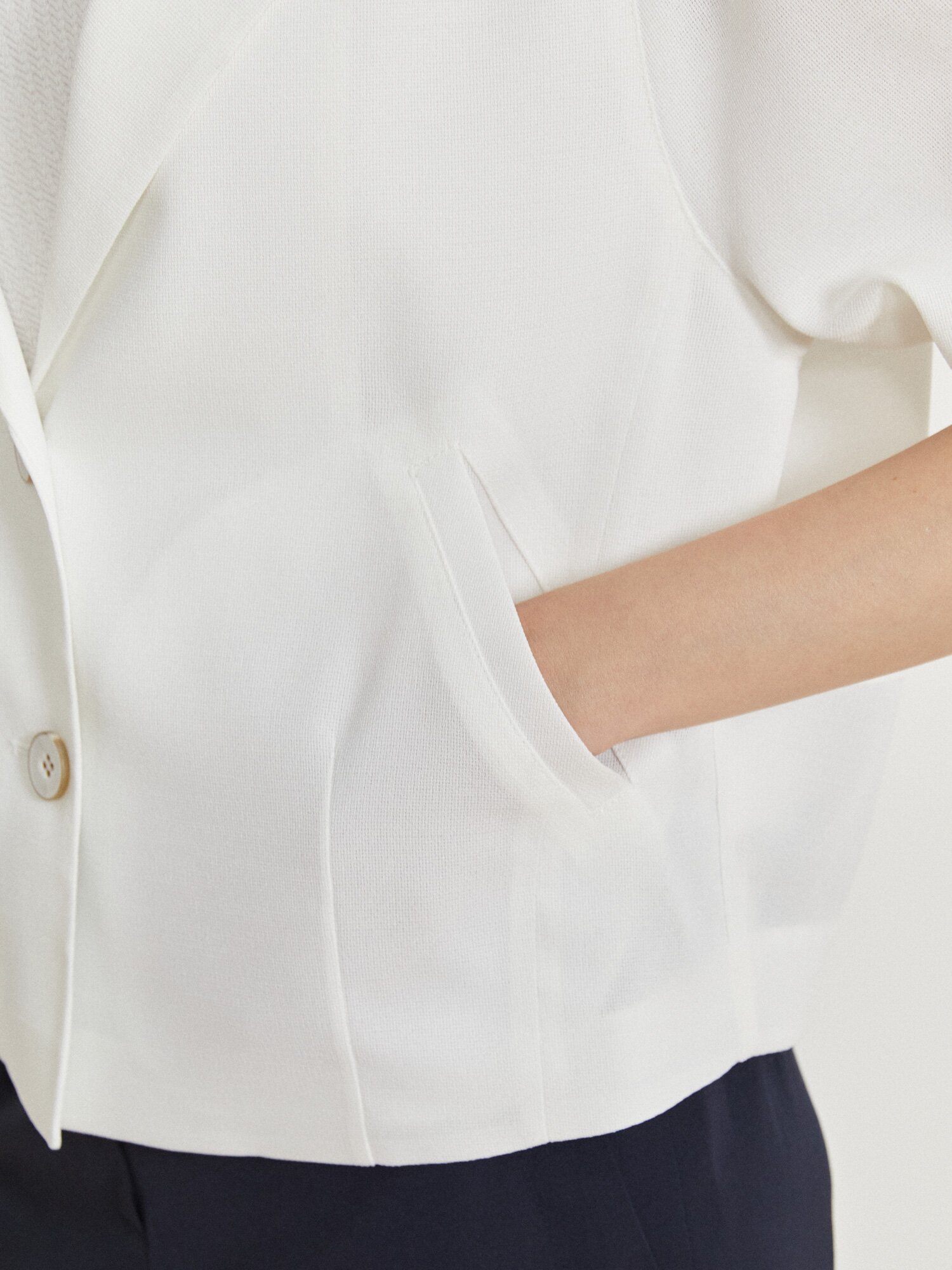 루즈핏 칼라리스 라펠 재킷 (WHITE)