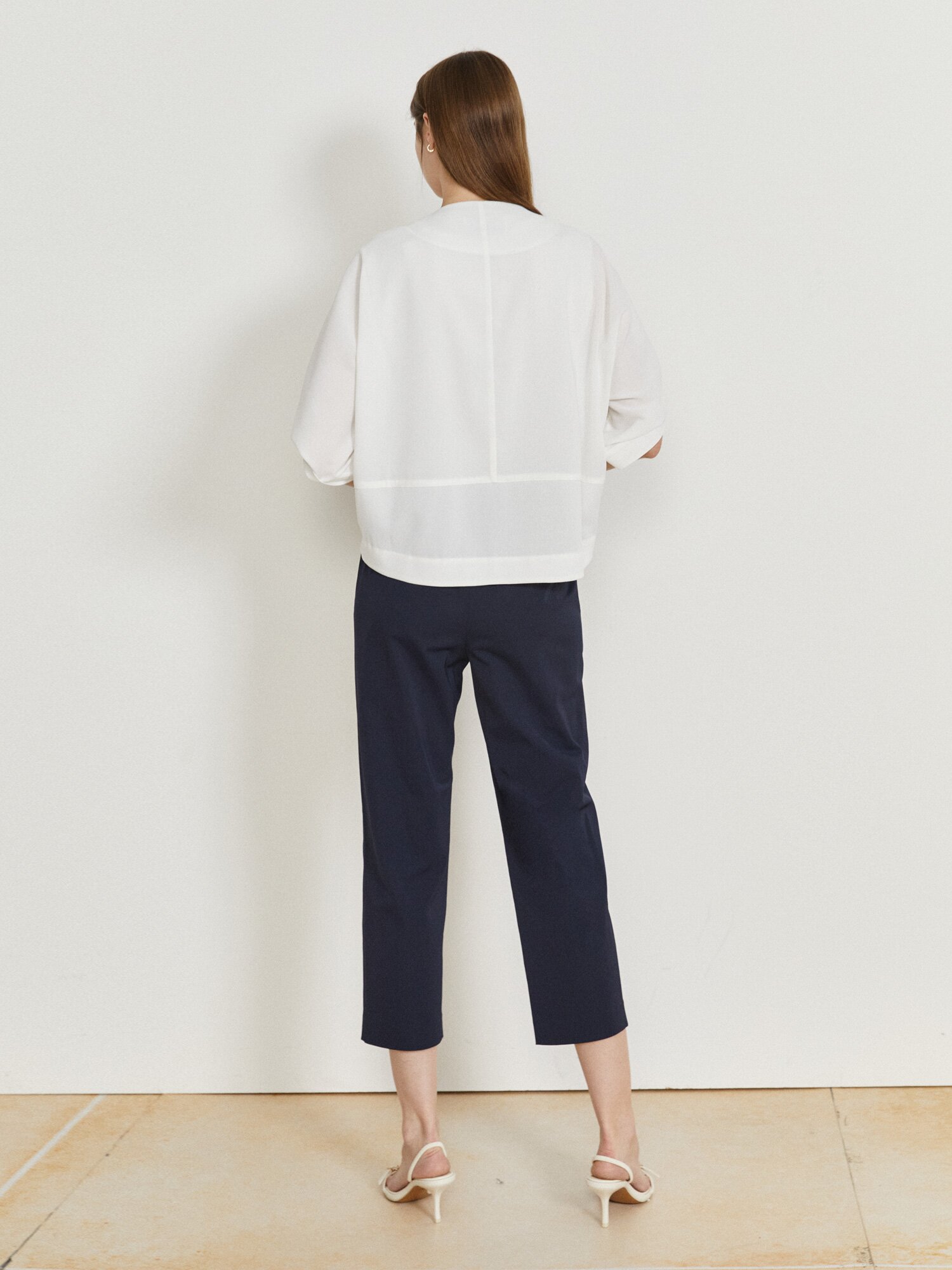 루즈핏 칼라리스 라펠 재킷 (WHITE)