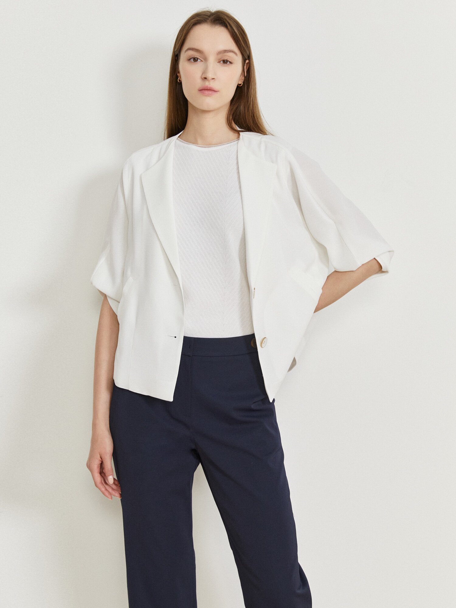 루즈핏 칼라리스 라펠 재킷 (WHITE)
