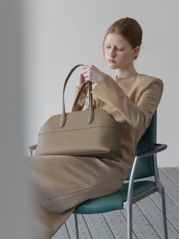 Ople leather shoulder bag series Large Etaupe