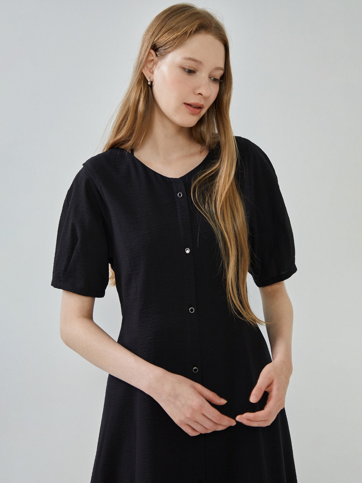 볼륨 슬리브 플레어 원피스 (BLACK)