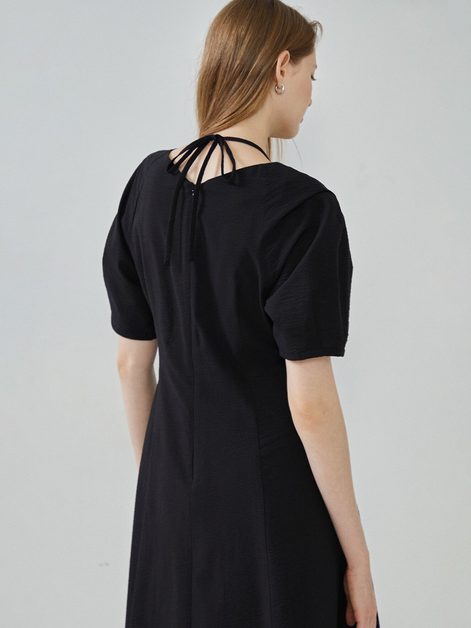 볼륨 슬리브 플레어 원피스 (BLACK)