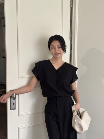 [2컬러] 르제로 플로웨어 프릴 블라우스
