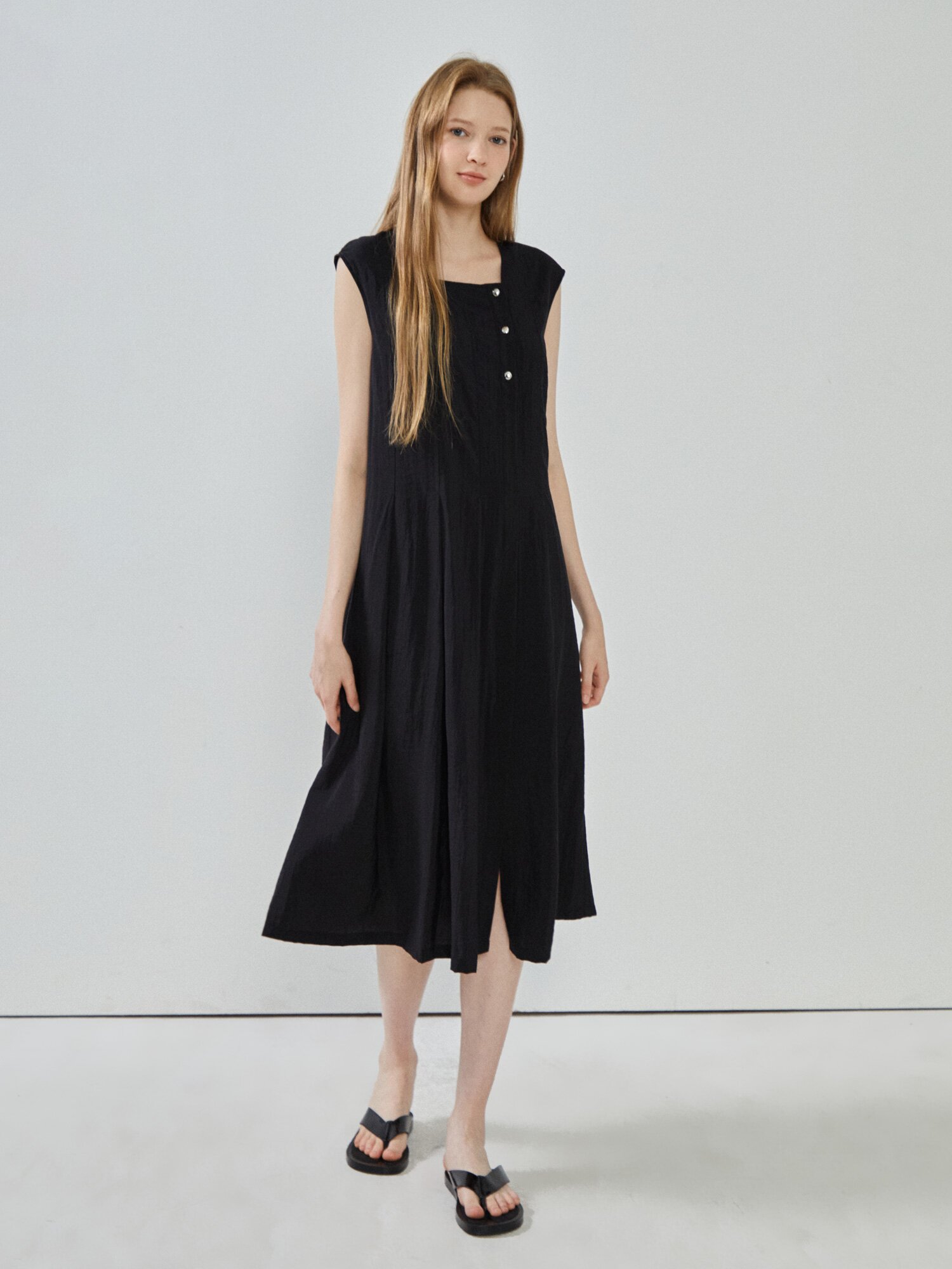 핀턱 슬리브리스 스퀘어넥 원피스 (BLACK)