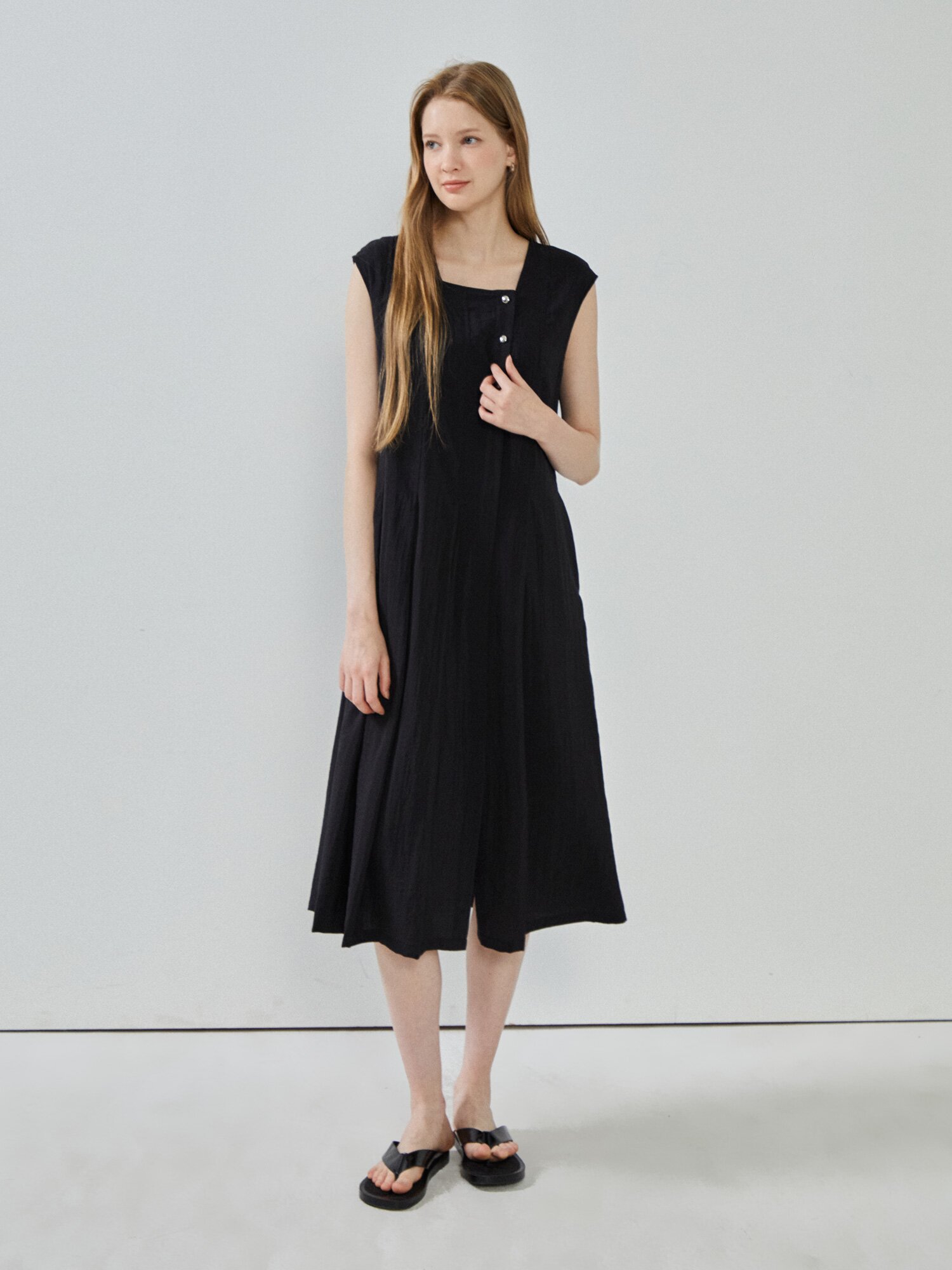 핀턱 슬리브리스 스퀘어넥 원피스 (BLACK)