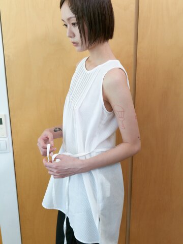 Tucked strap tunic blouse_WHITE