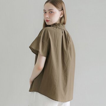 셔링 라운드 셔츠 - BROWN