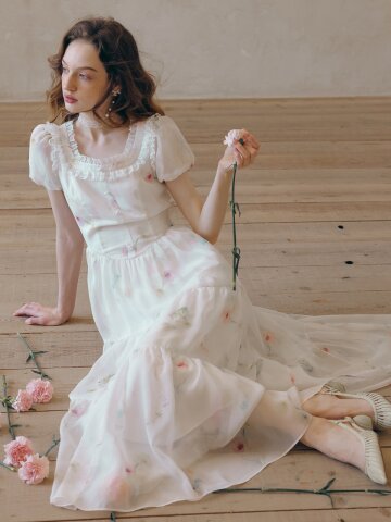 LB_Pure white floral puff sleeve dress