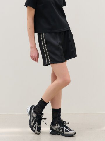 MET side detail pintuck shorts slacks signature black