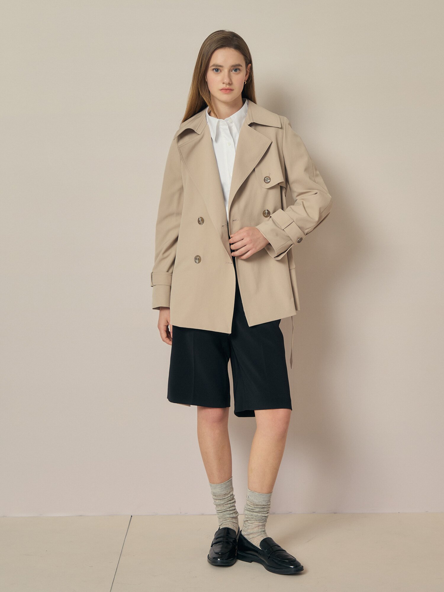 백 플리츠 더블 하프 트렌치 코트 (BEIGE)