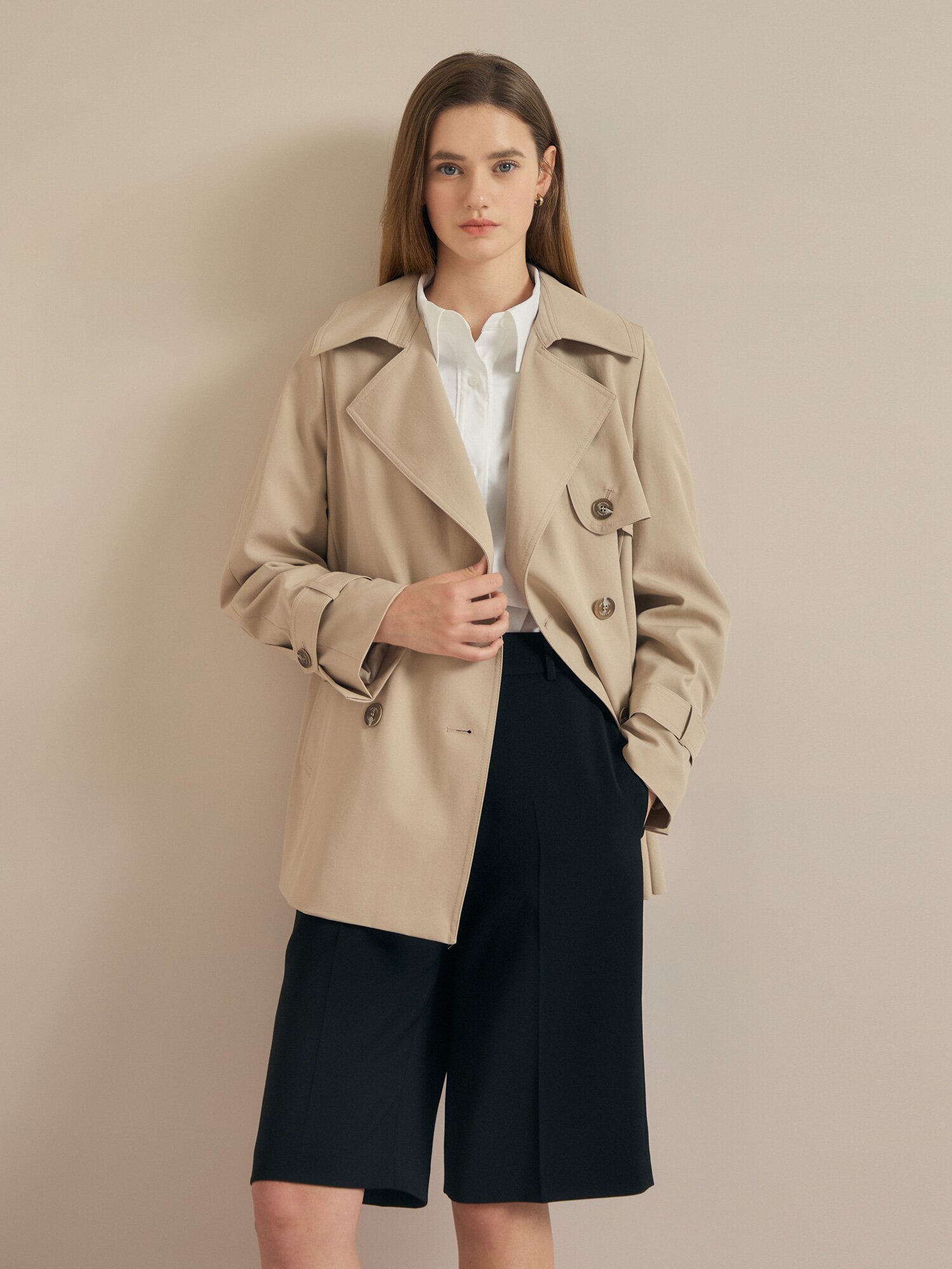 백 플리츠 더블 하프 트렌치 코트 (BEIGE)