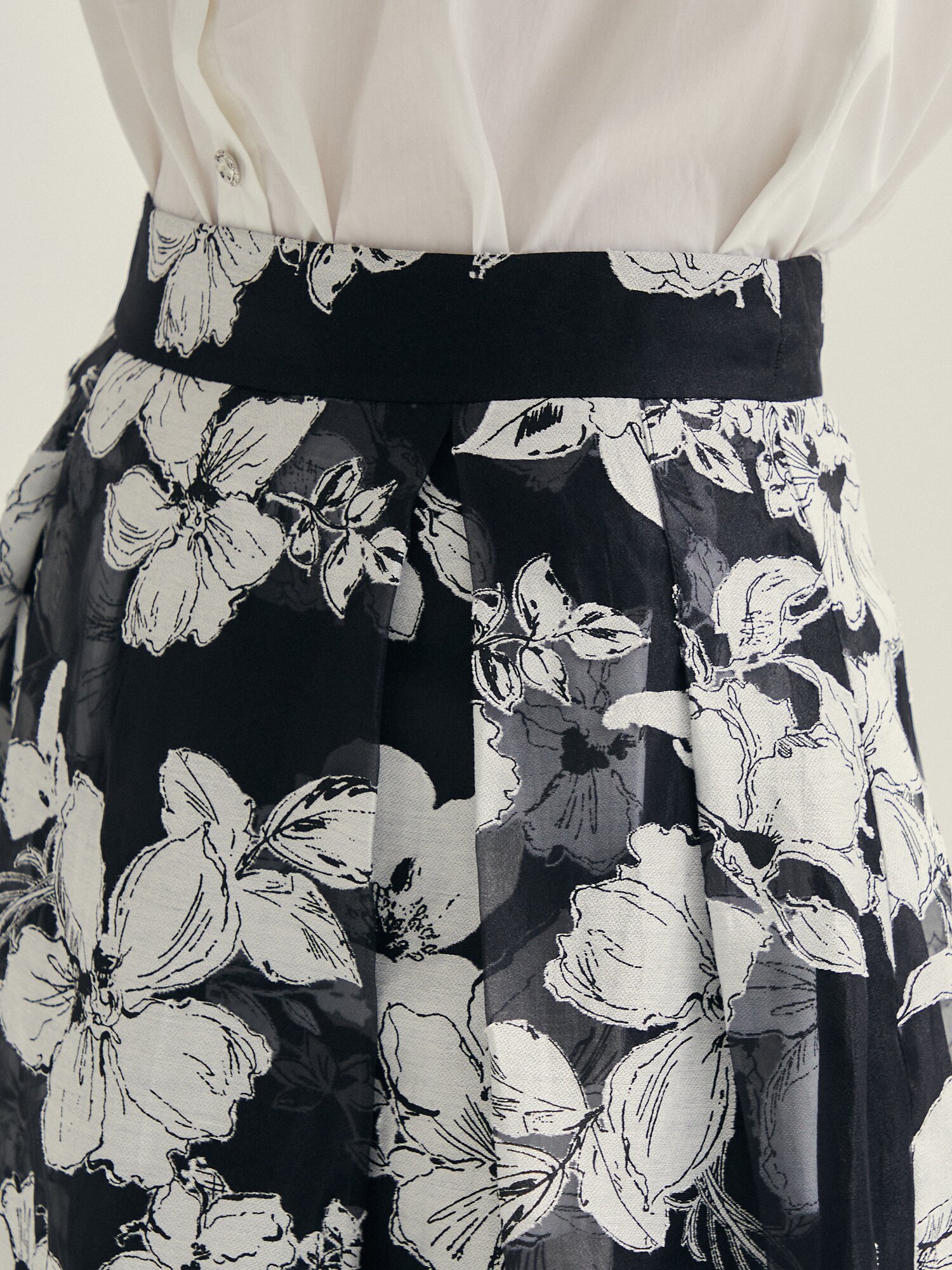 플로럴 턱 플레어 스커트 (PRINT BLACK)