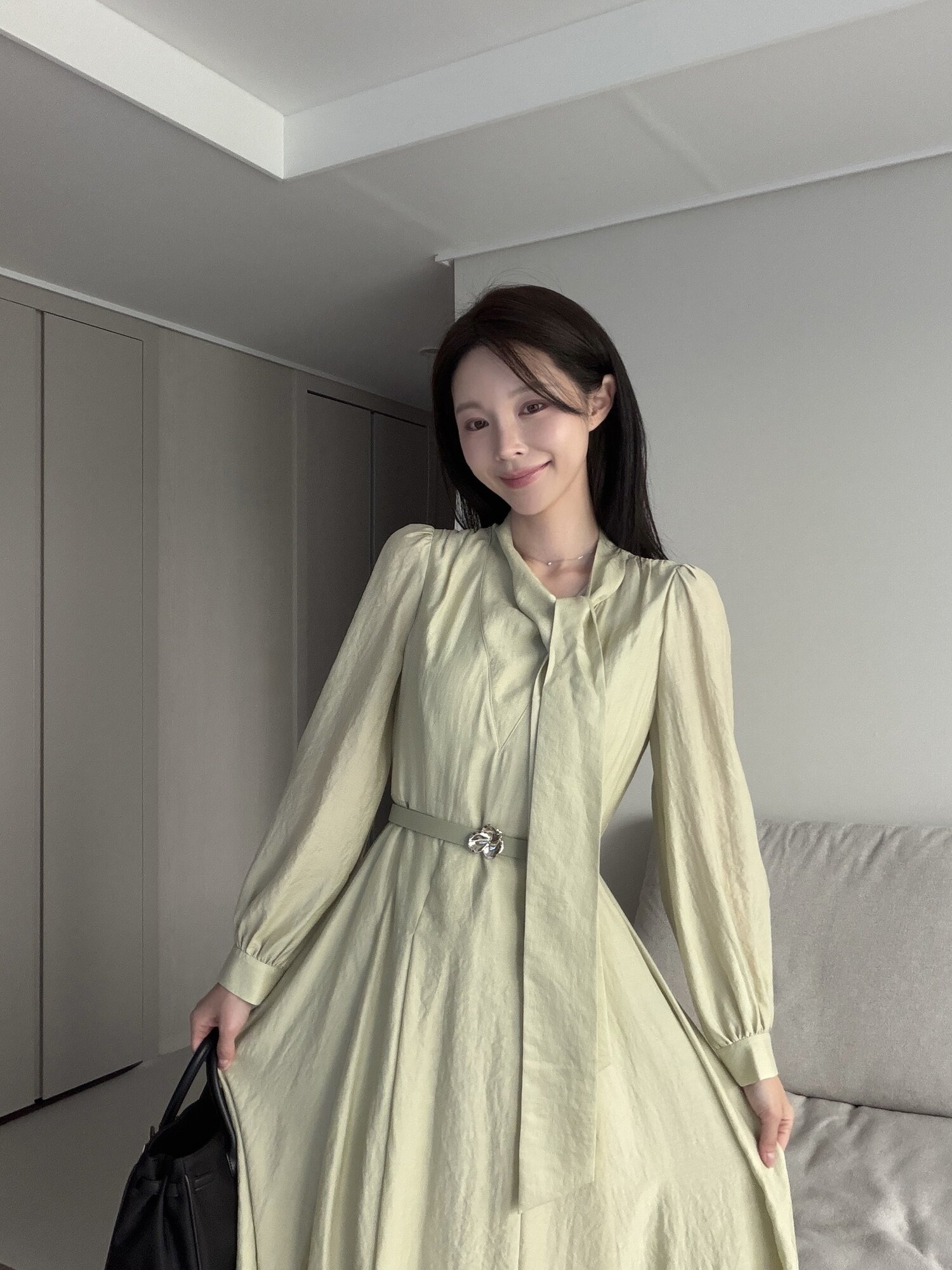 머플러 넥 플레어 원피스 (OLIVE)