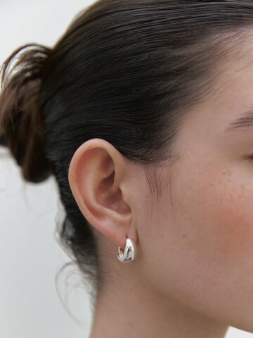 Bold Curve Clip Earring