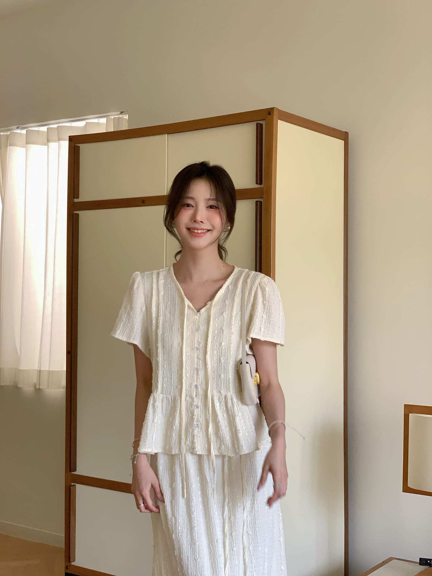 [메종르하르] 스파클링 블라우스 2color