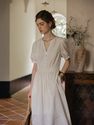 DA_Hem positioning embroidery dress