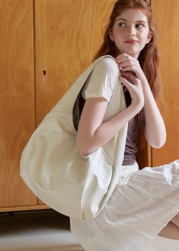 [소재 리뉴얼] Flow Hobo Bag (Ivory)