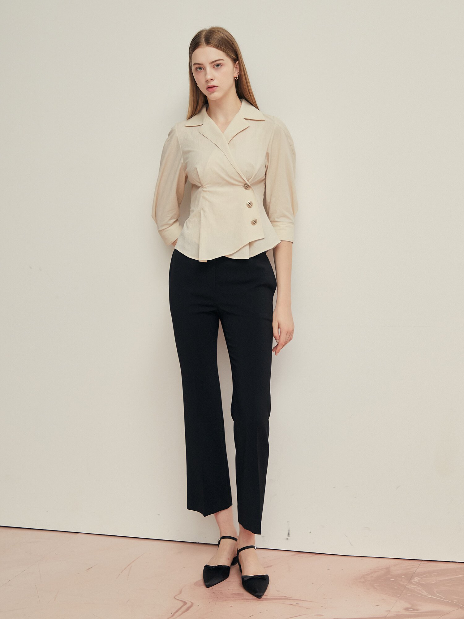 사이드 버튼 슬림 칼라 블라우스 (LIGHT BEIGE)