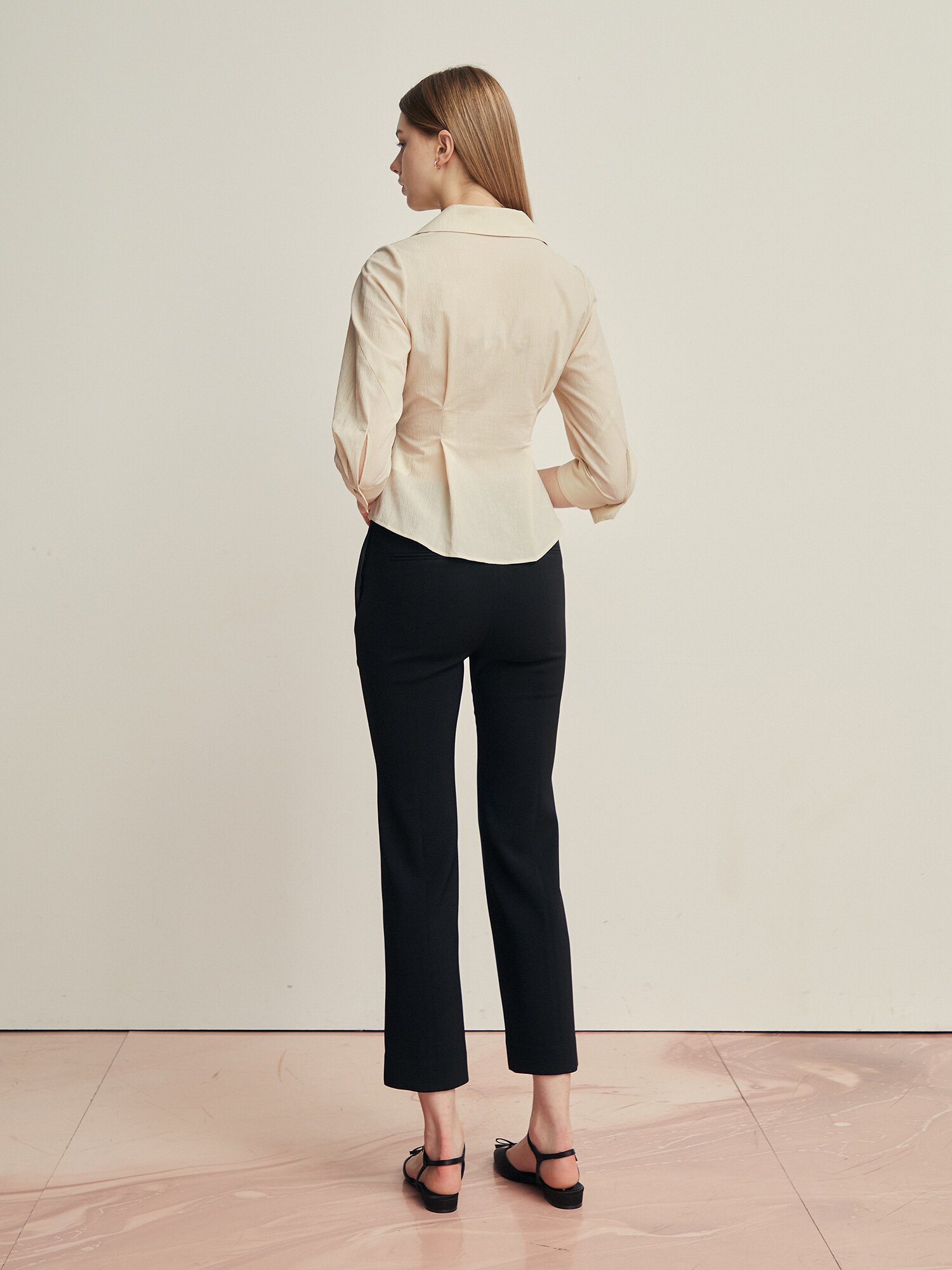 사이드 버튼 슬림 칼라 블라우스 (LIGHT BEIGE)