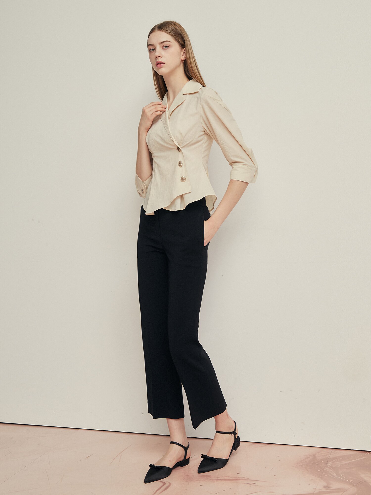 사이드 버튼 슬림 칼라 블라우스 (LIGHT BEIGE)