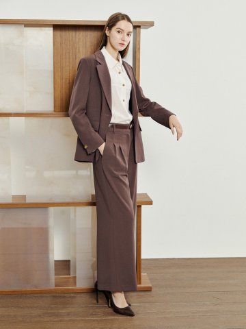 클래식 핏 벨트 슬랙스 