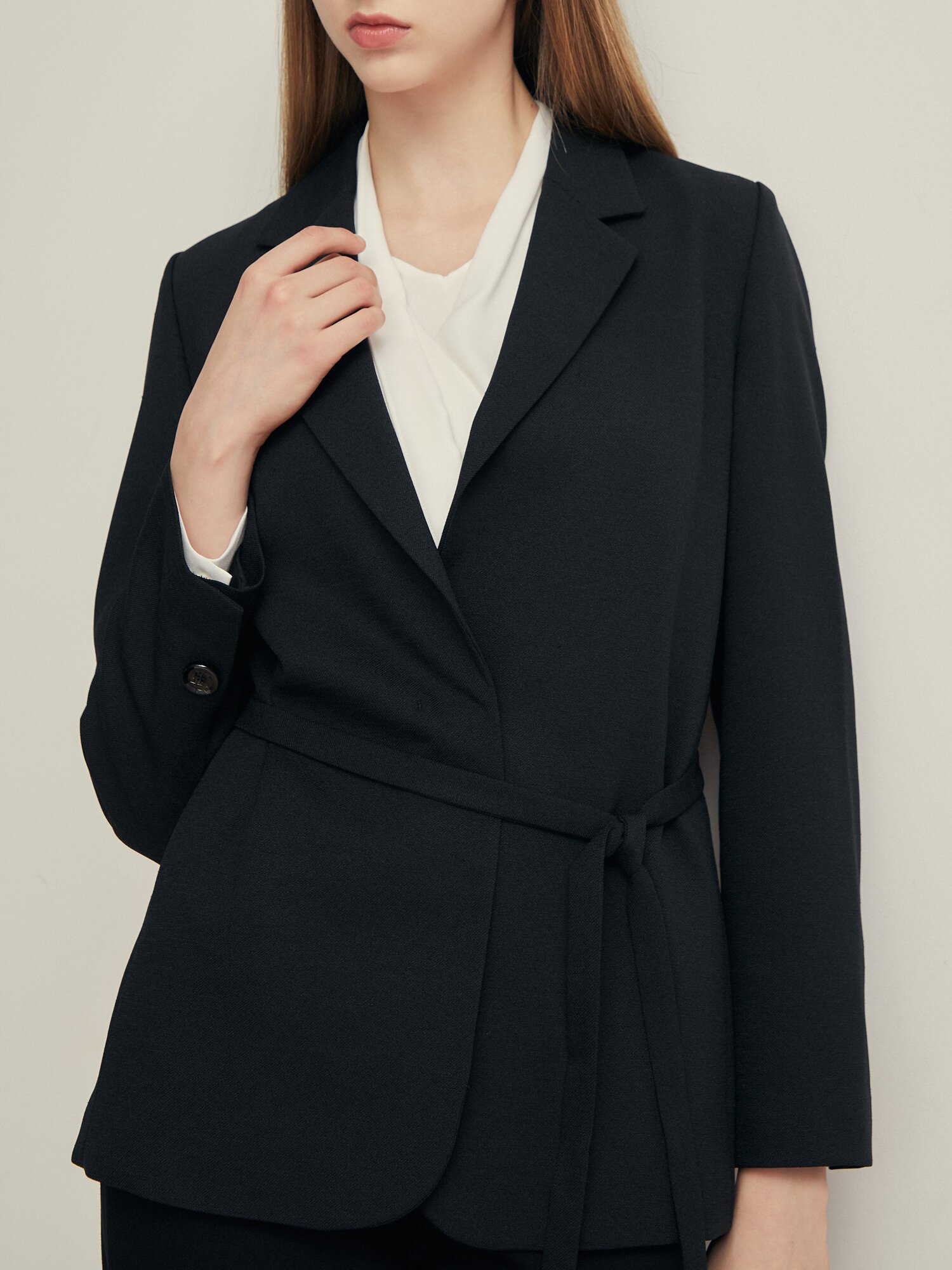 원버클 오픈넥 칼라 벨티드 자켓 (BLACK)