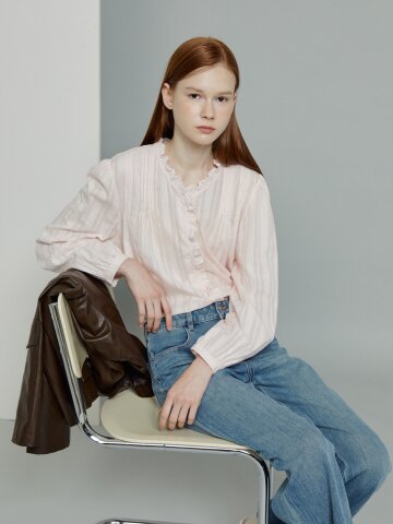 퓨어 핀턱 브이넥 블라우스 