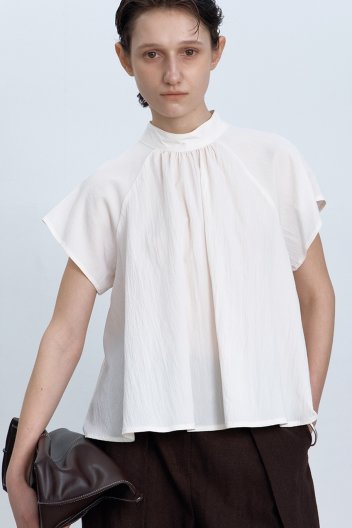 SEERSUCKER HALF NECK SHIRRING BLOUSE WHITE