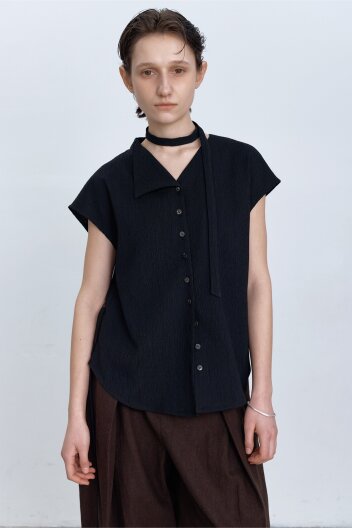 ONE COLLAR HALF SLEEVE TIE BLOUSE BLACK