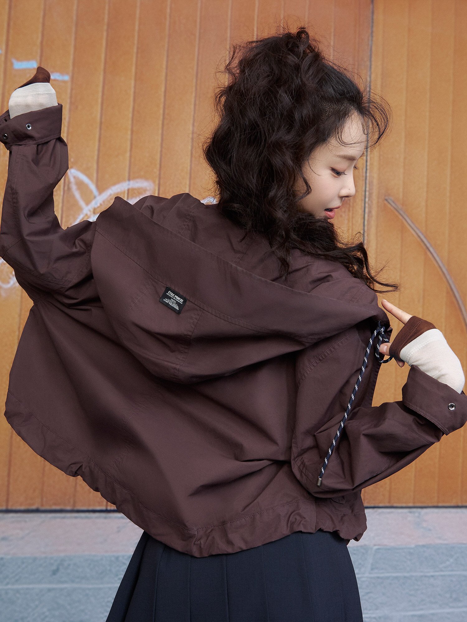 스트링 후드 윈드점퍼 (BROWN)