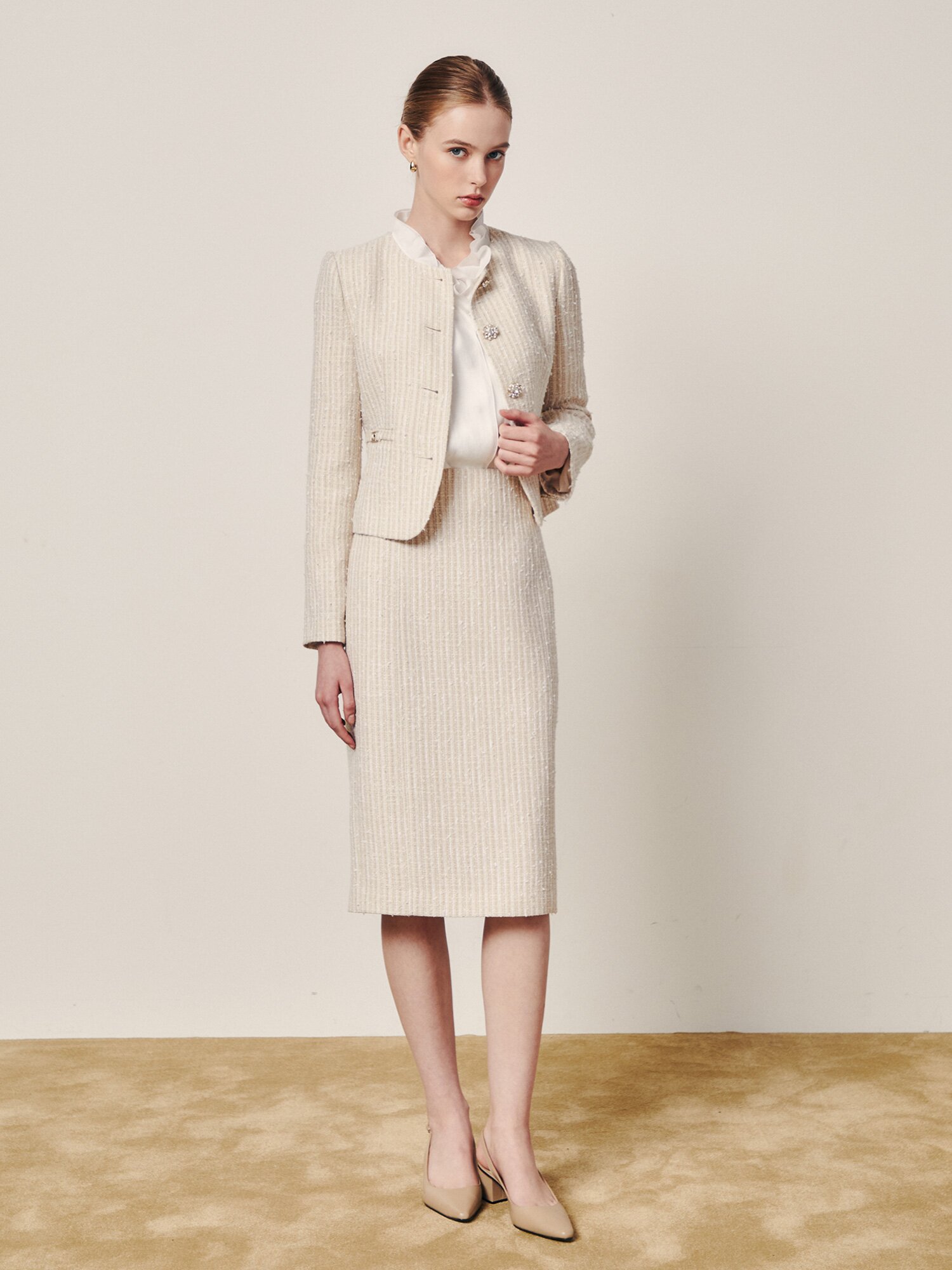 스톤 라운드넥 크롭 트위드 재킷 (LIGHT BEIGE)