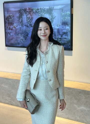 스톤 라운드넥 크롭 트위드 재킷 (LIGHT BEIGE)
