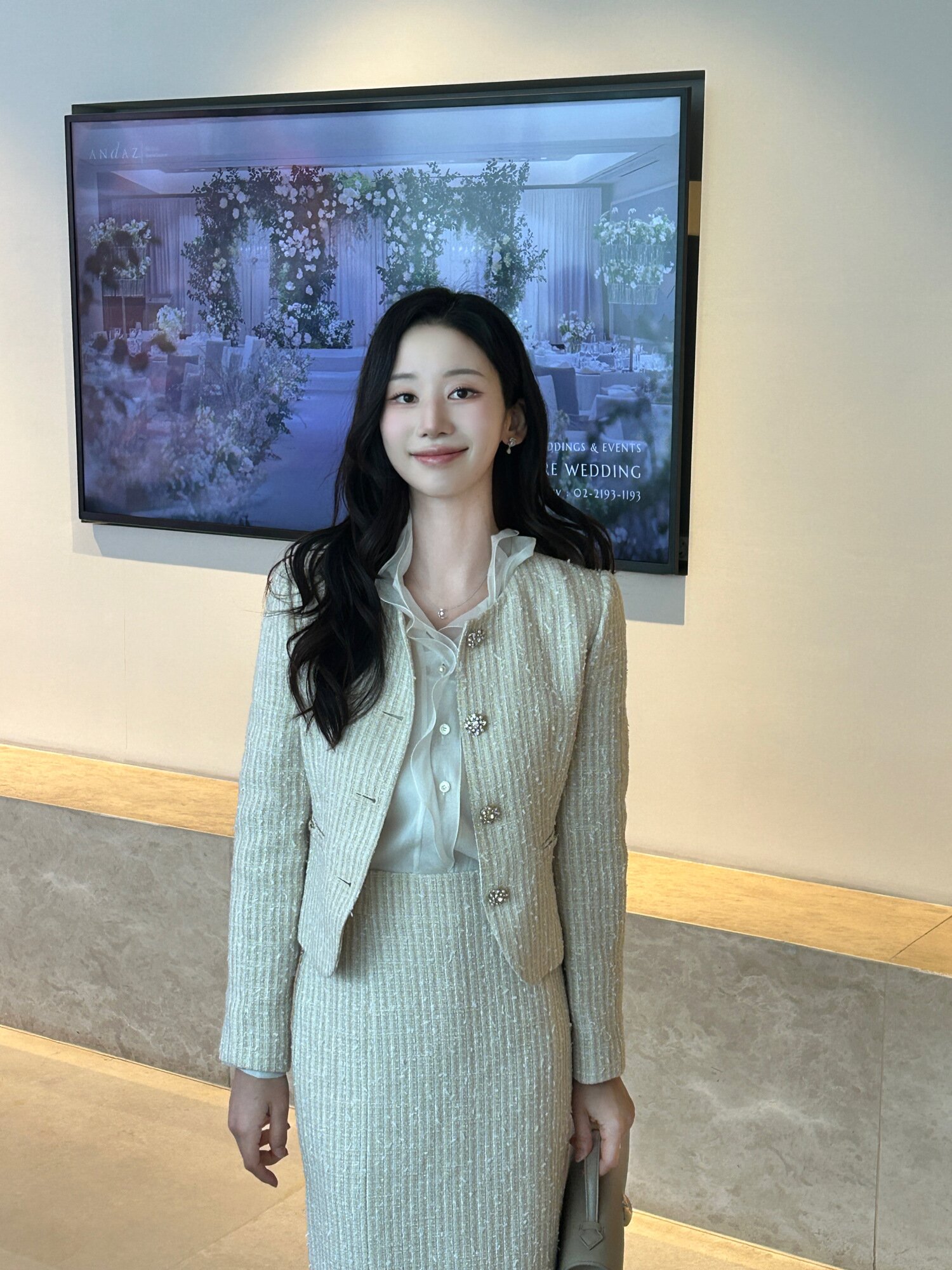 스톤 라운드넥 크롭 트위드 재킷 (LIGHT BEIGE)