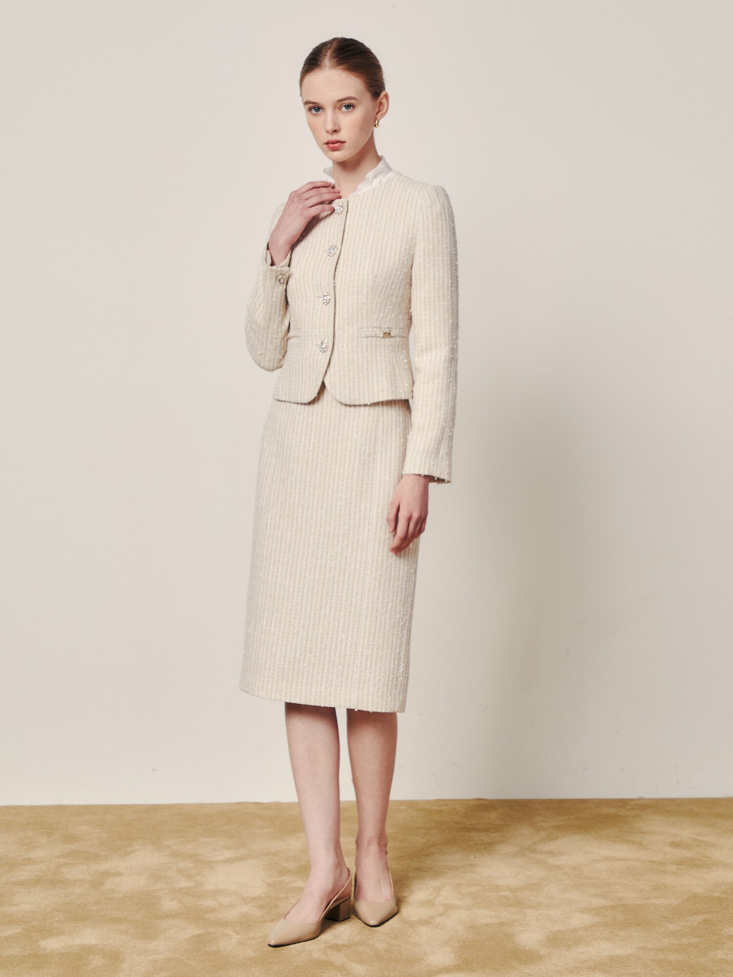 스톤 라운드넥 크롭 트위드 재킷 (LIGHT BEIGE)