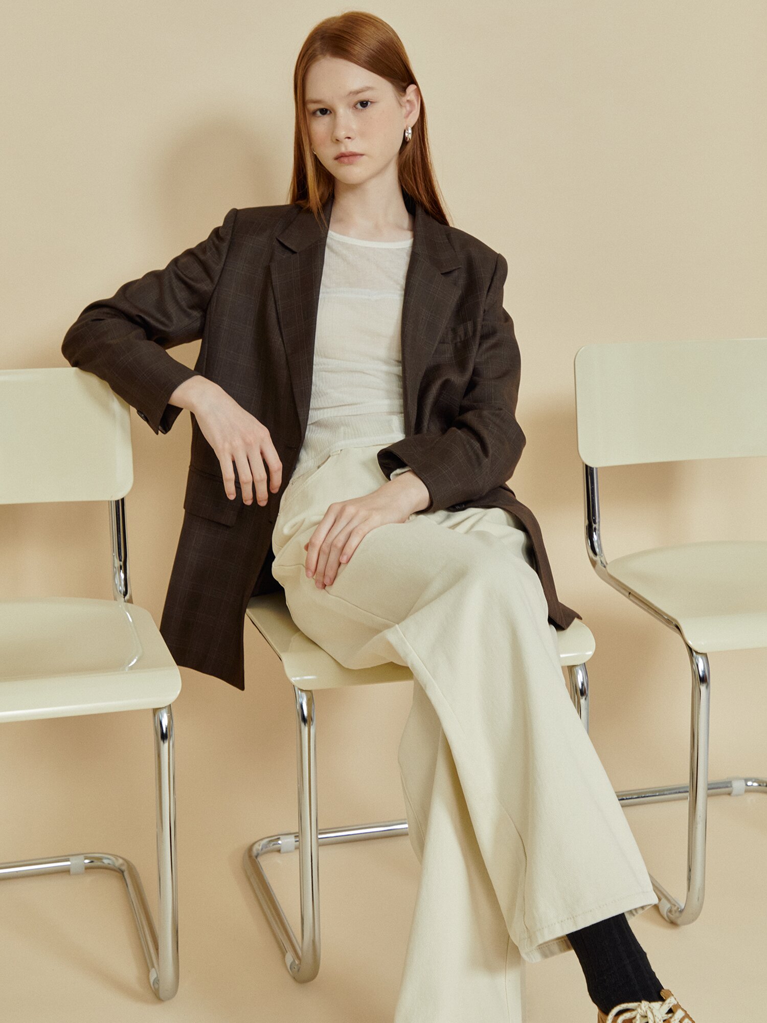 롤업 포인트 테일러드 싱글 투 버튼 재킷 (CHECK BROWN)